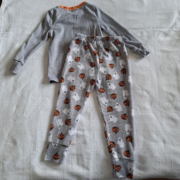 Rae Dunn boys or girls size 3T Halloween pajama set - Picture 6 of 7